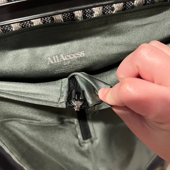 Bandier All Access women’s zip front set size small - Picture 5 of 11